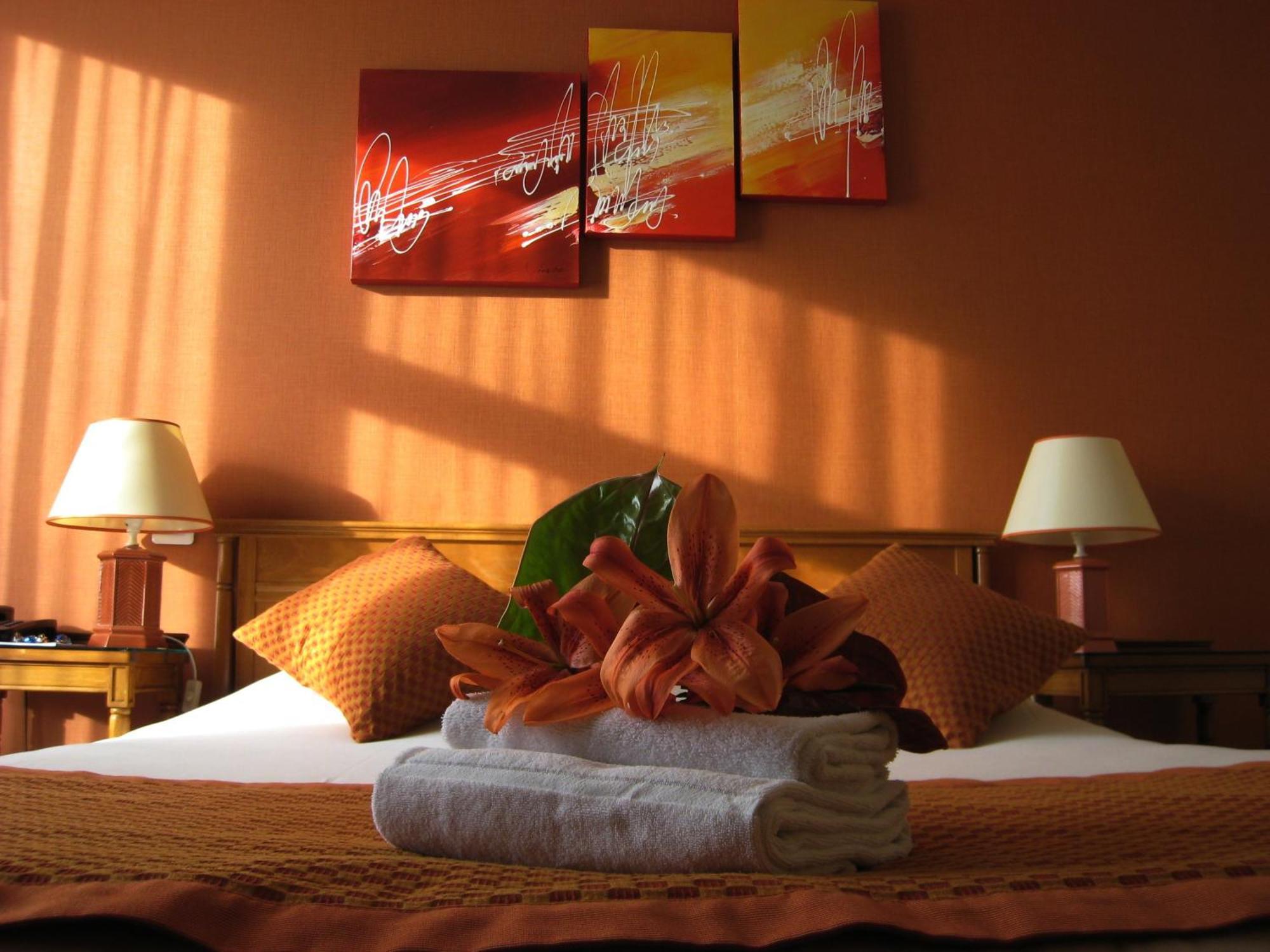 Le Grand Monarque Hotel เมอลัง ภายนอก รูปภาพ