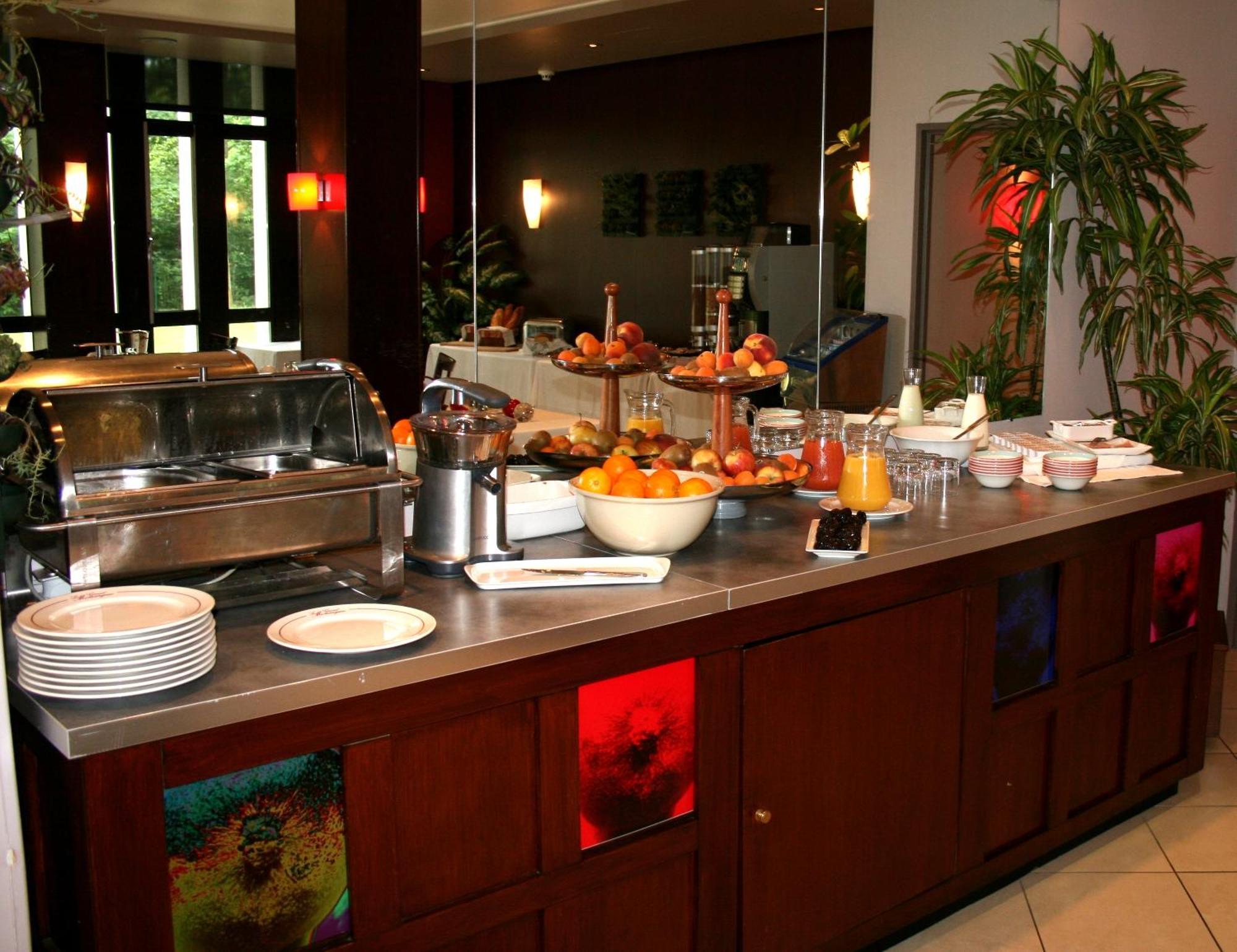 Le Grand Monarque Hotel เมอลัง ภายนอก รูปภาพ