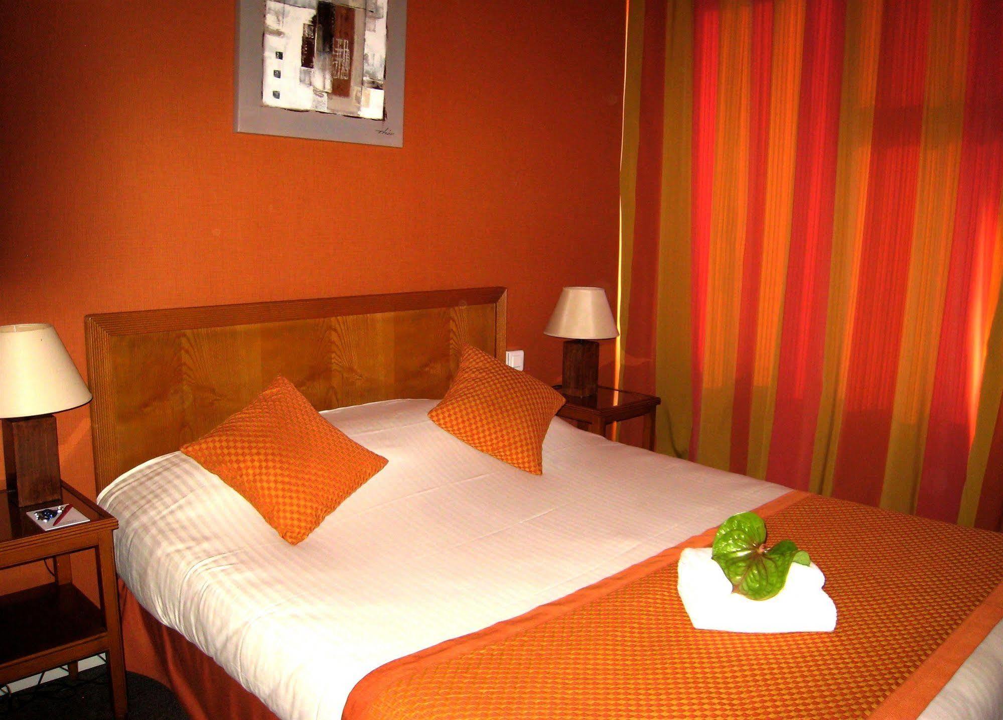 Le Grand Monarque Hotel เมอลัง ภายนอก รูปภาพ