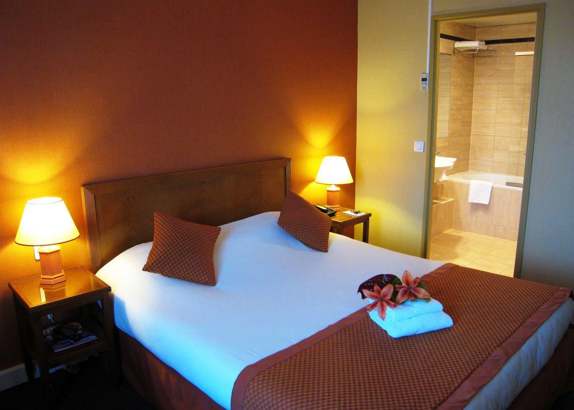 Le Grand Monarque Hotel เมอลัง ภายนอก รูปภาพ