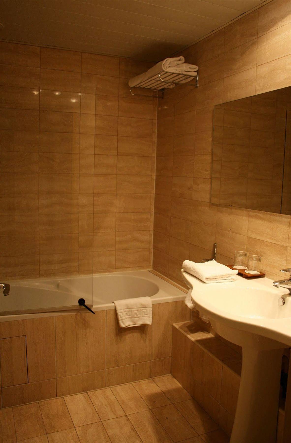 Le Grand Monarque Hotel เมอลัง ภายนอก รูปภาพ