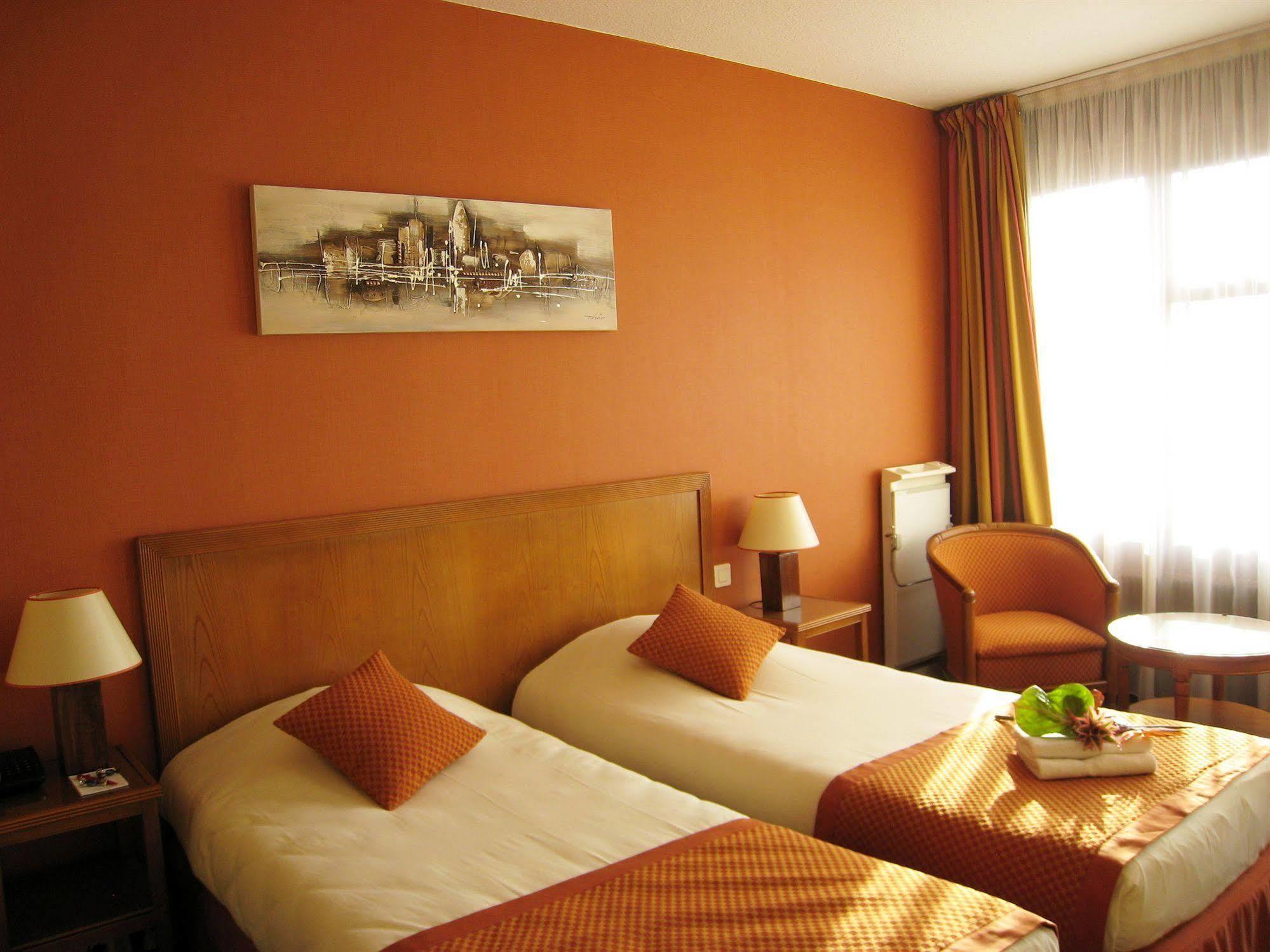 Le Grand Monarque Hotel เมอลัง ภายนอก รูปภาพ