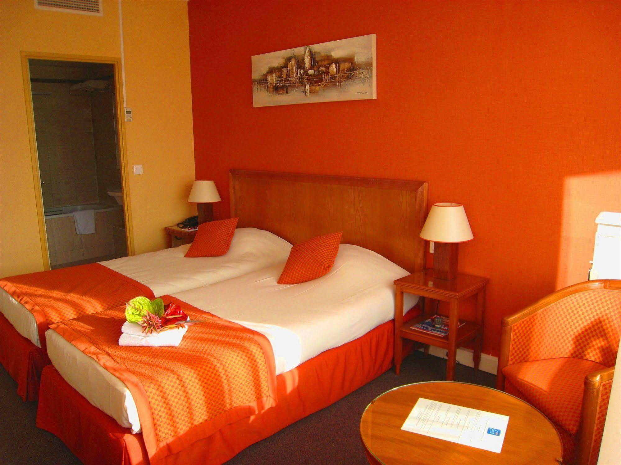 Le Grand Monarque Hotel เมอลัง ภายนอก รูปภาพ