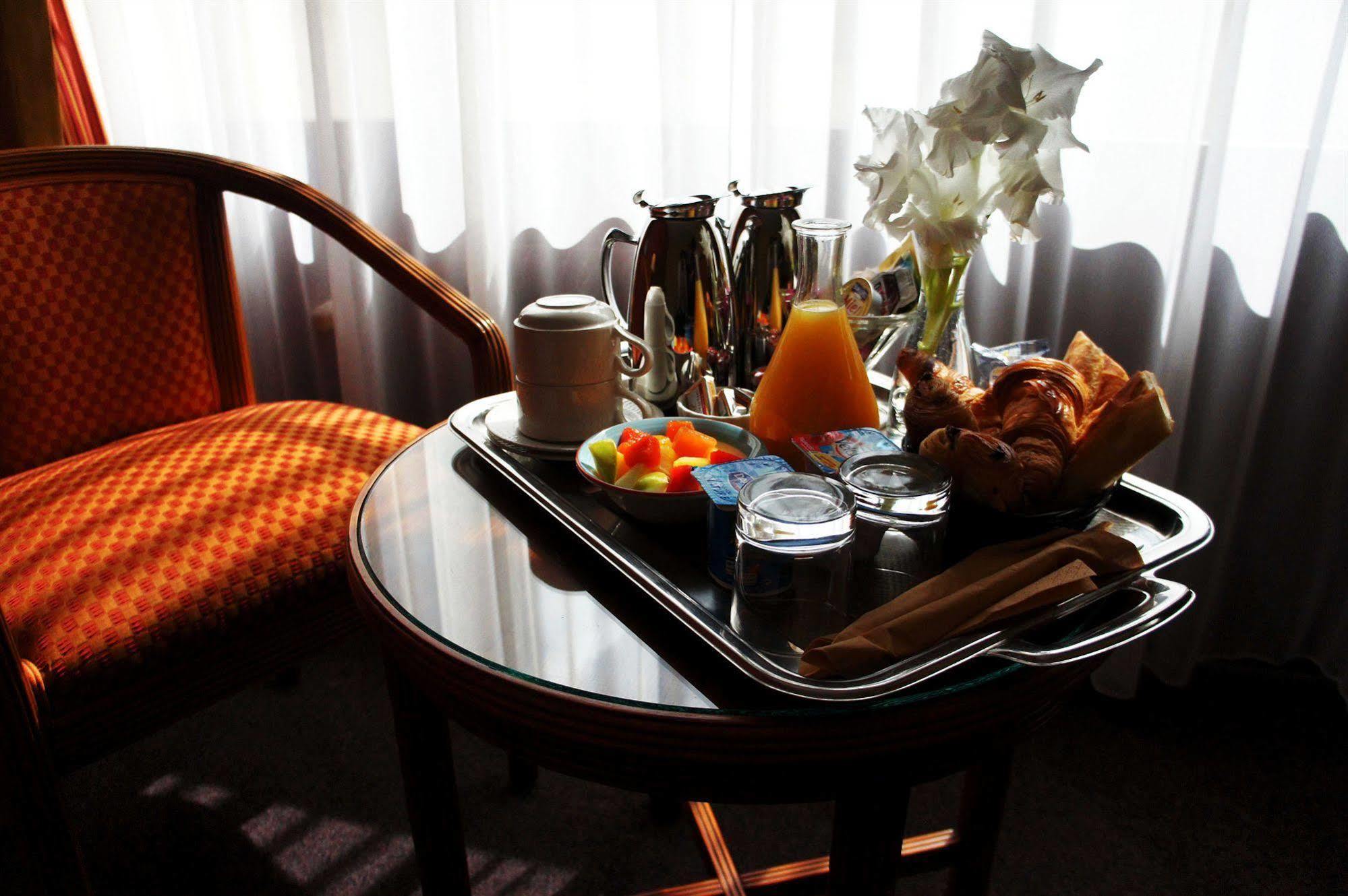 Le Grand Monarque Hotel เมอลัง ภายนอก รูปภาพ